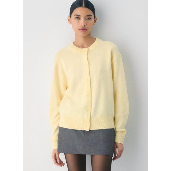 NWOT Aritzia Essential Cashmere Relaxed Crew Cardigan in Butter Yellow Size M - Picture 1 of 5